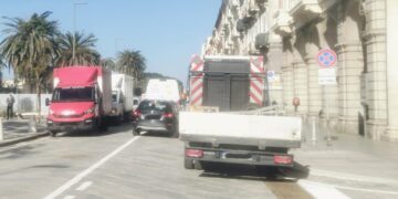 Via Roma, operazione secondo tratto: ecco le ruspe in azione, i lavori ingabbieranno Cagliari per anni