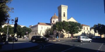 Rapina a mano armata a Villasor, un uomo incappucciato ha fatto irruzione in un tabacchino