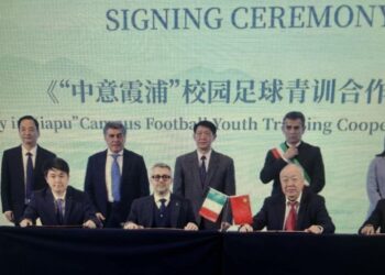 Cagliari, il sindaco Zedda va in Cina col Cagliari calcio: a Xiapu via Roma è lontana e i problemi di Cagliari possono attendere