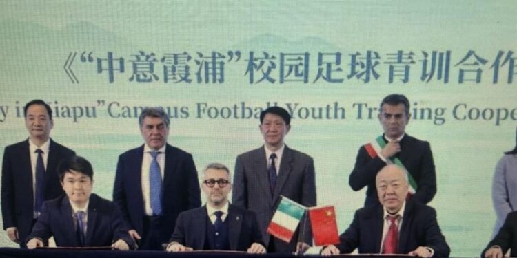 Cagliari, il sindaco Zedda va in Cina col Cagliari calcio: a Xiapu via Roma è lontana e i problemi di Cagliari possono attendere