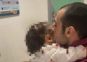 La foto più bella di Riccardo Pittau: il centauro riabbraccia la sua bimba