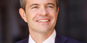 Carbonia, vandalizzata la statua di Giò Pomodoro in piazza Roma