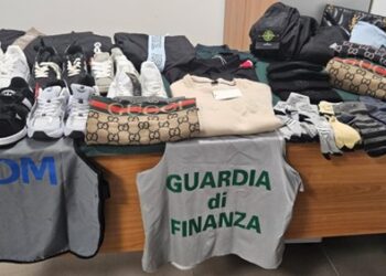 Merce contraffatta nei bagagli dei viaggiatori, sequestri all’aeroporto di Alghero