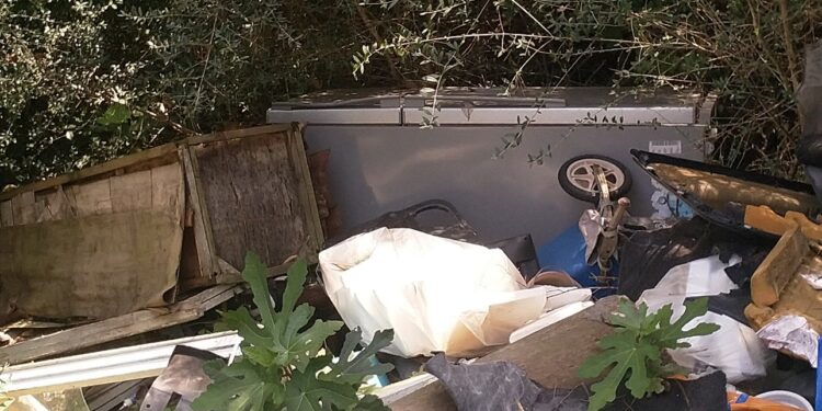 La buona notizia a Sennori, iniziata la rimozione dei rifiuti a Su Anzu