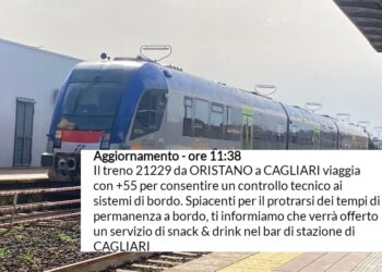 Cagliari, il treno da Oristano viaggia con un’ora di ritardo, offerti snack e drink al bar della stazione