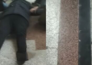 Cagliari, il dislivello sotto i portici colpisce ancora: un uomo a terra