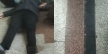 Cagliari, il dislivello sotto i portici colpisce ancora: un uomo a terra