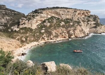 Cagliari, tragedia a Cala Fighera: 30enne ritrovata senza vita in mare