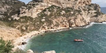 Cagliari, tragedia a Cala Fighera: 30enne ritrovata senza vita in mare