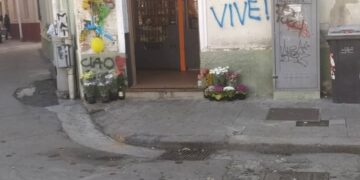 Quartu Sant’Elena, in piazza IV Novembre tanti fiori per Pierpaolo Cara: “Oggi c’è una stella in più che brilla nel cielo”