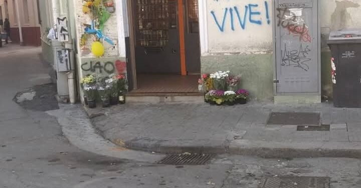 Quartu Sant’Elena, in piazza IV Novembre tanti fiori per Pierpaolo Cara: “Oggi c’è una stella in più che brilla nel cielo”