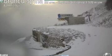 Marzo pazzerello, dal sole in spiaggia ai fiocchi di neve sul Bruncu Spina