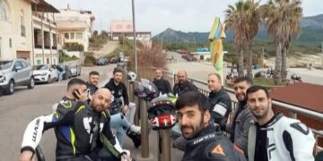 Sardara, in moto gli amici di Alessio per l’ultimo saluto il giorno del suo funerale: domani il grande corteo