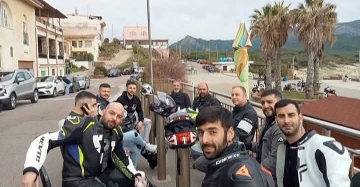Sardara, in moto gli amici di Alessio per l’ultimo saluto il giorno del suo funerale: domani il grande corteo