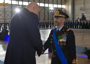 Medaglia d’oro al merito aeronautico per Davide Cipelletti, comandante in Sardegna