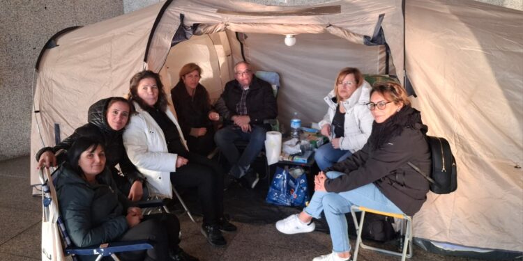 Cagliari, iniziano lo sciopero della fame gli Oss non stabilizzati dalla Asl: è un vero dramma sociale