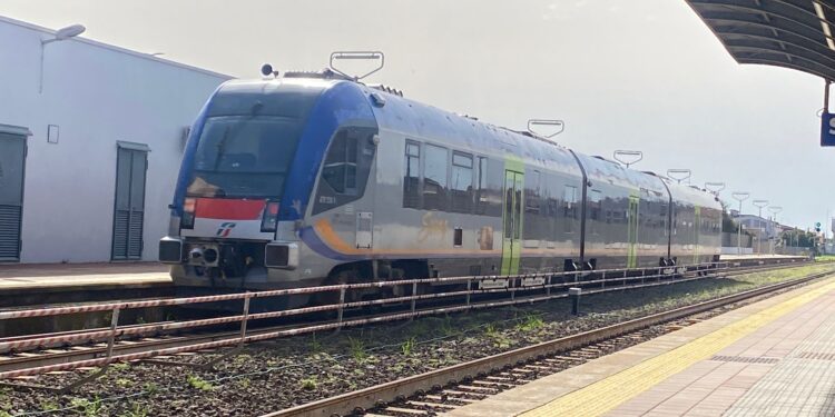 Nuova protesta dei ferrovieri: domani dalle 9 alle 17 “incroceremo le braccia per difendere i nostri diritti”