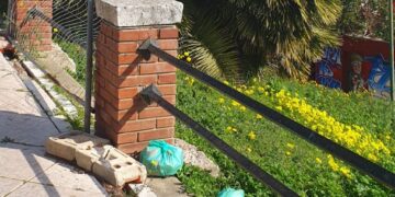 Disastro Terrapieno a Cagliari, reti divelte e spazzatura: nessuno controlla