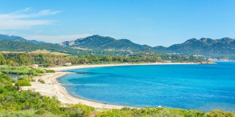 Su Stangioni e San Macario vanno al Comune di Pula: finalmente i controlli contro l’abbandono dei rifiuti