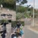 Ma che bella passeggiata da Calamosca al faro: “Guardate, la strada è letteralmente invasa da mesi dai rifiuti”