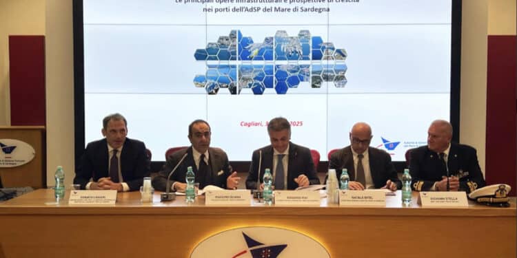 Il viceministro Rixi al Porto di Cagliari: “Rendiamo il Sistema Sardegna baricentrico per le strategie nel Mediterraneo”