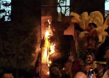 Cagliari, brucia Re Cancioffali: tutti pazzi per il Carnevale con Sa Ratantira VIDEO
