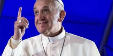 Papa Francesco, “evoluzione ordinaria della polmonite, quadro clinico complesso”
