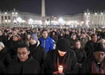 Papa Francesco si rivolge ai fedeli di Piazza San Pietro con un audiomessaggio: “Grazie per le vostre preghiere”