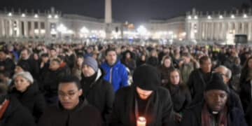 Papa Francesco si rivolge ai fedeli di Piazza San Pietro con un audiomessaggio: “Grazie per le vostre preghiere”