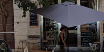 Cagliari, suolo pubblico occupato abusivamente: chiude per 8 giorni “La Pergola Bianca”