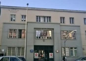 Follia distributori divise del personale: al Santissima Trinità file interminabili per rendere le divise sporche e ritirare quelle da utilizzare