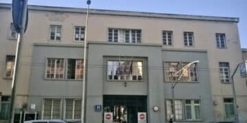 Follia distributori divise del personale: al Santissima Trinità file interminabili per rendere le divise sporche e ritirare quelle da utilizzare