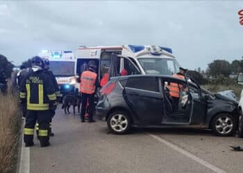 Muravera, tremendo schianto sulla Ss125: coinvolte tre auto e un camper, 5 feriti