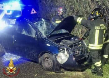 San Nicolò d’Arcidano, auto esce fuori strada: ferita una ragazza