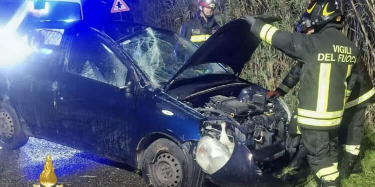San Nicolò d’Arcidano, auto esce fuori strada: ferita una ragazza