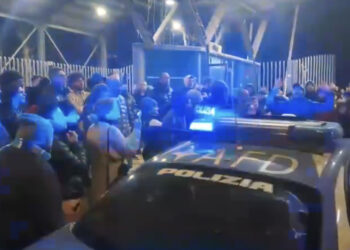 Paura nella notte a Napoli, scossa di  magnitudo 4,4: estratta viva una donna dalle macerie