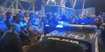 Paura nella notte a Napoli, scossa di  magnitudo 4,4: estratta viva una donna dalle macerie