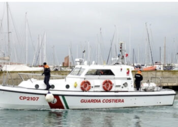 Tragedia durante una gita scolastica, studentessa di 17 anni muore sul traghetto