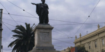 Cagliari, la statua di Carlo Felice non si tocca: no anche dalla soprintendenza