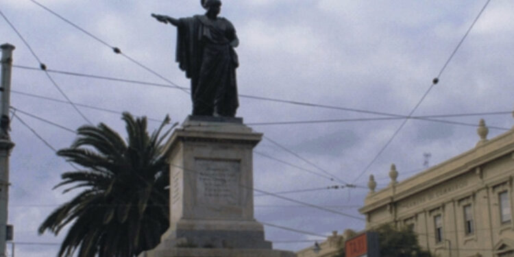 Cagliari, la statua di Carlo Felice non si tocca: no anche dalla soprintendenza