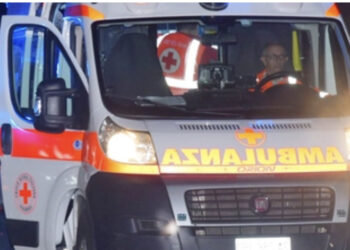 Ragazzina di 12 anni cade dal quinto piano: salva per miracolo