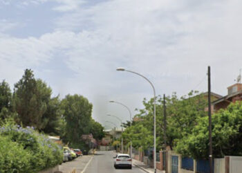 Pirri, uomo “insegue” una mamma in pieno giorno che trova rifugio dentro il cancello aperto di una scuola: “Ci sono state altre segnalazioni”