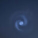Strana spirale luminosa nei cieli della Sardegna e di tutta Italia, ma non è un fenomeno astronomico