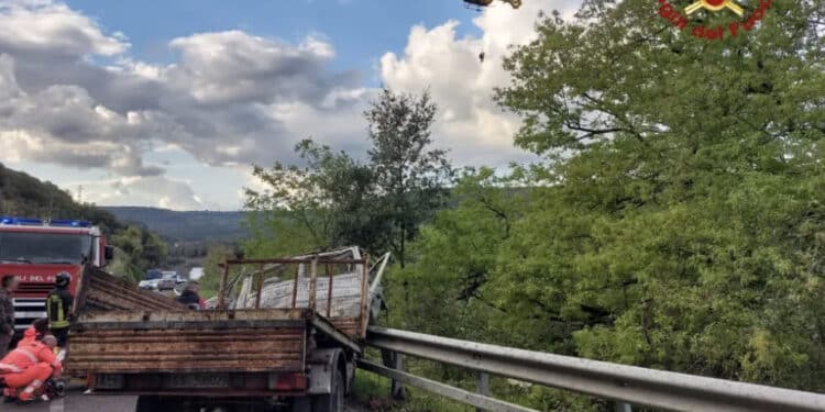 Incidente sulla provinciale 11 a Ula Tirso: feriti due ragazzi