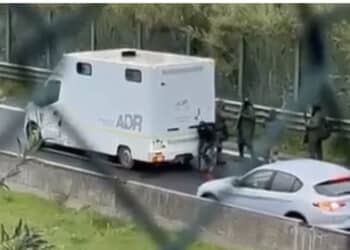 Assalto al portavalori in Toscana: i banditi parlano sardo: “Ajò ci siamo?”