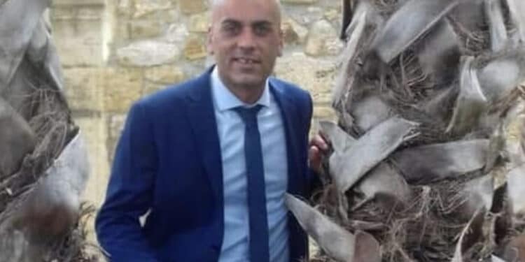 Interviene per difendere il figlio, lo prendono a calci e pugni: Gioacchino muore a 45 anni