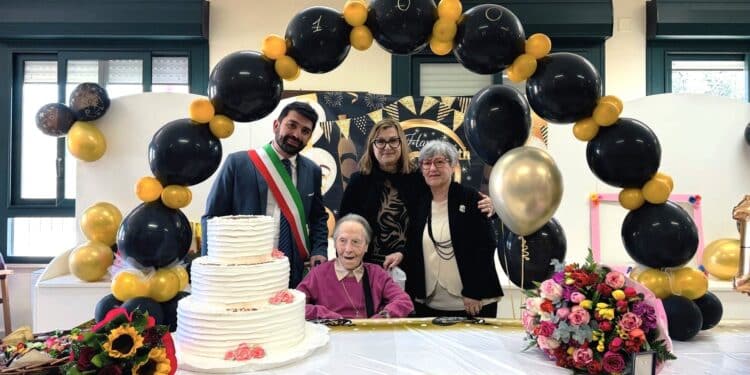 Festa a Cagliari per i 100 anni di Nunziata Perra