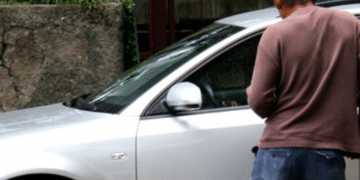 Cagliari, la spartizione dei semafori e le continue richieste di soldi, spesso con violenza verbale: tante donne hanno paura