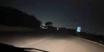 Quartu, via Leonardo da Vinci al buio: fermate e strisce pedonali la notte diventano invisibili