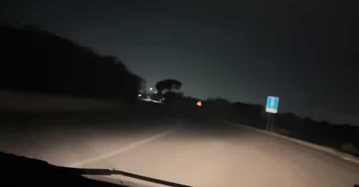 Quartu, via Leonardo da Vinci al buio: fermate e strisce pedonali la notte diventano invisibili